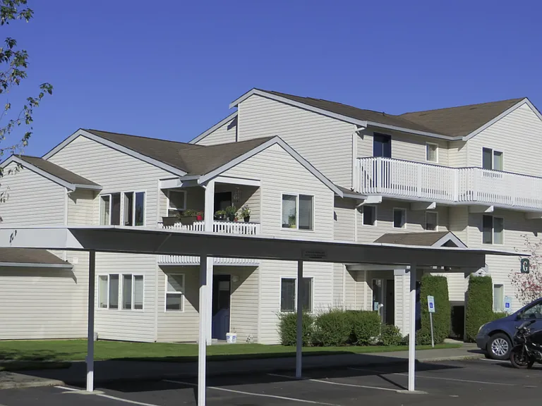 Cedars on 67th Apartments — Photo 3