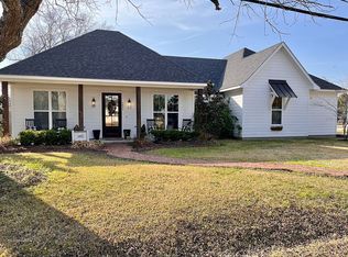 1411 N Church St, Jennings, LA 70546