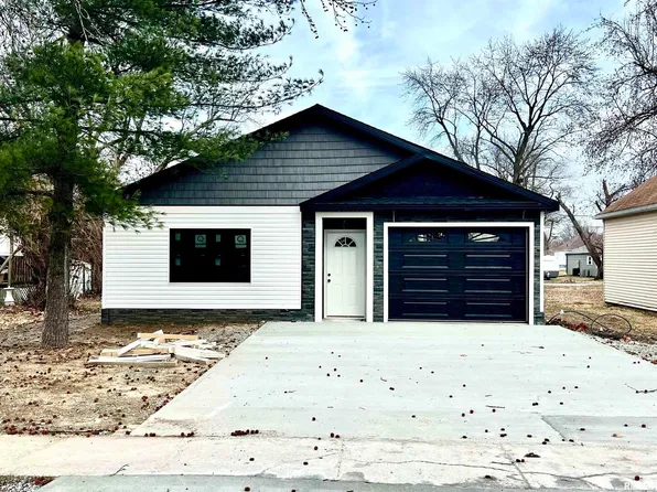 306 North St, Sesser, IL 62884