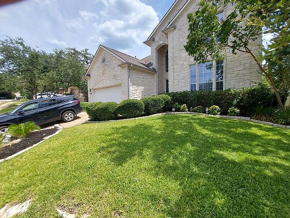 Beautiful landscaped yard front and back
Sprinkler system