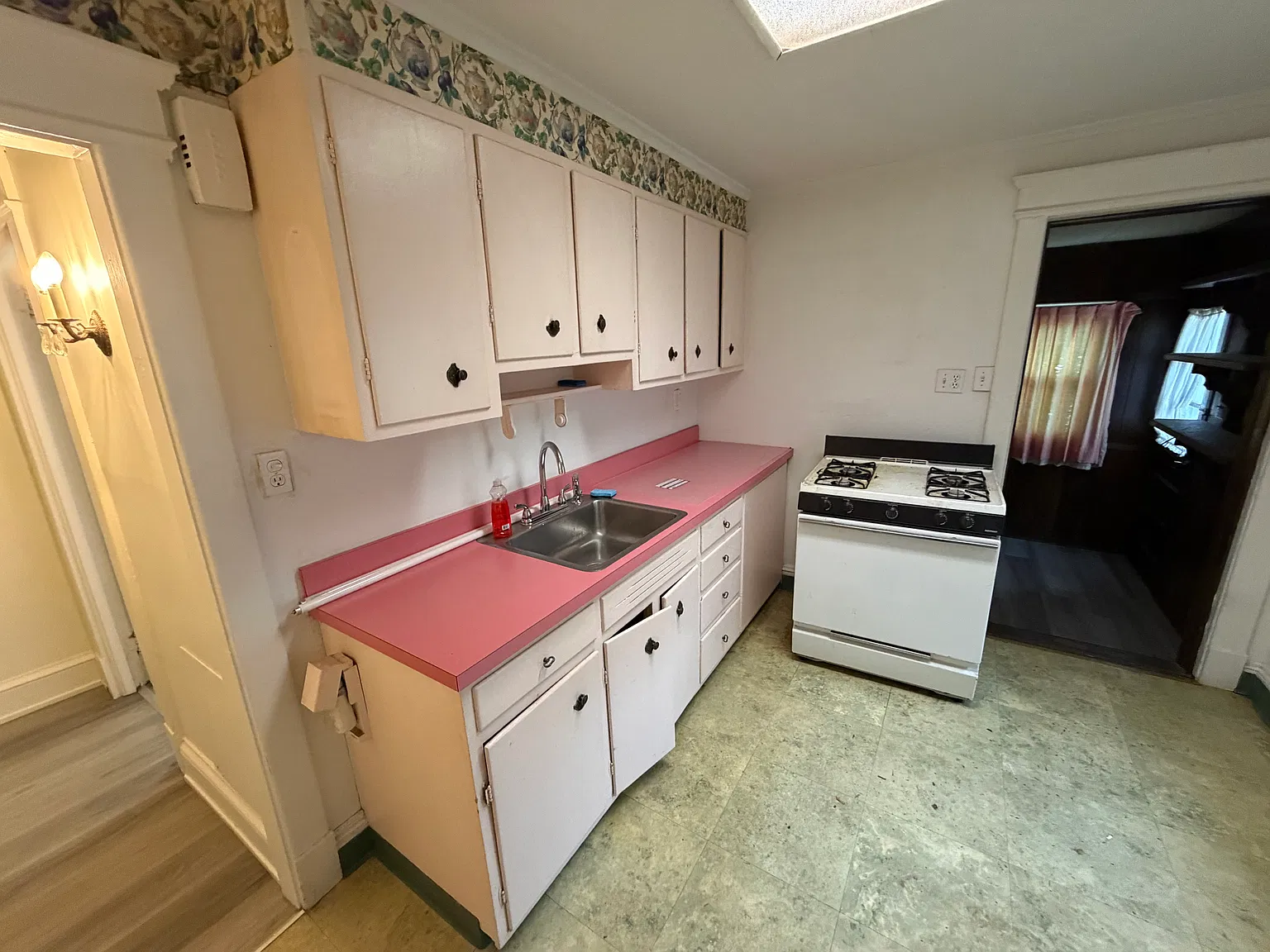 4 bed, 1600 sqft, $1,300 — Photo 3