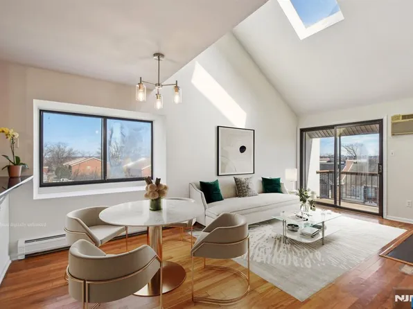 412 W Ridge Mews, Wood Ridge, NJ 07075