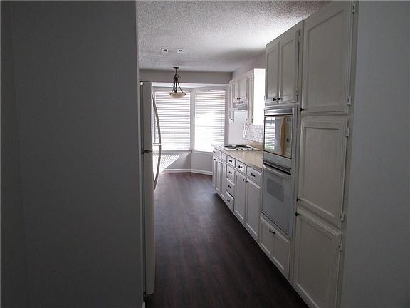 3rd image of 808 Minot Ct