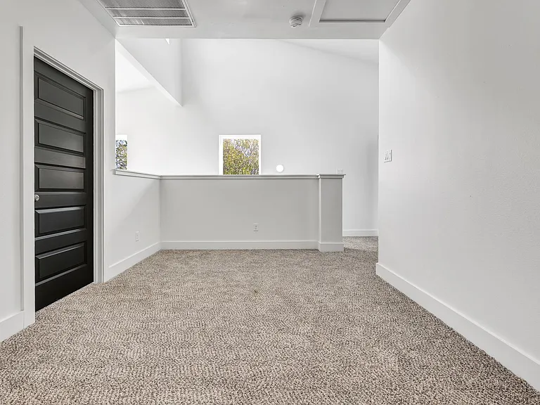 211 Lynn Dr — Photo 33