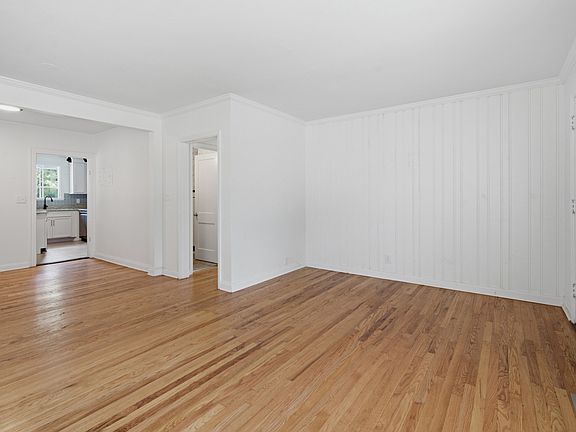 3rd image of 720 Groves Park Rd
