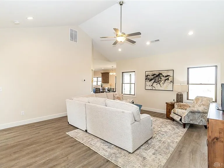 1025 Baker Rd — Photo 5