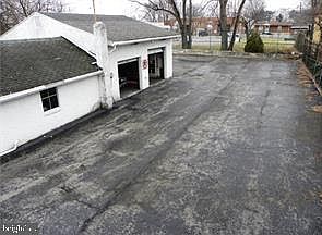 2nd image of 514 W Oak Ln