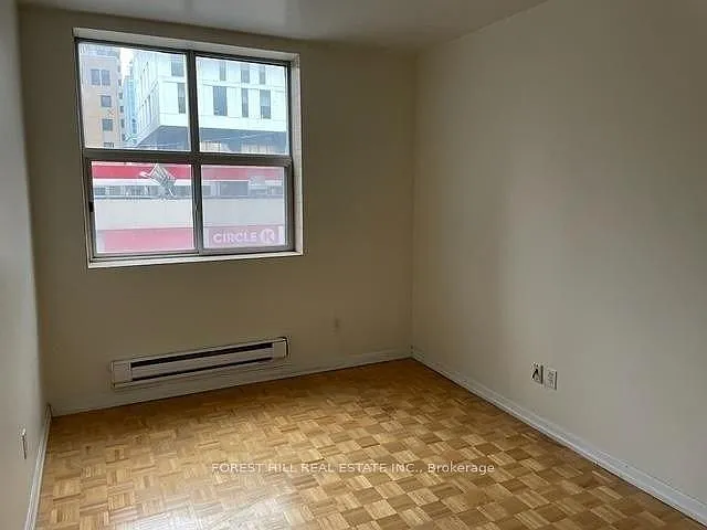 126 Dundas St E #202 — Photo 8