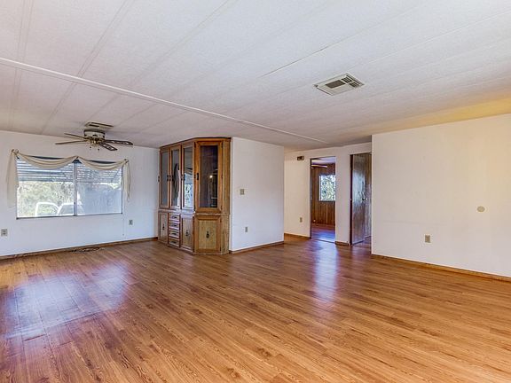 4th image of 1541 E Ainslee St