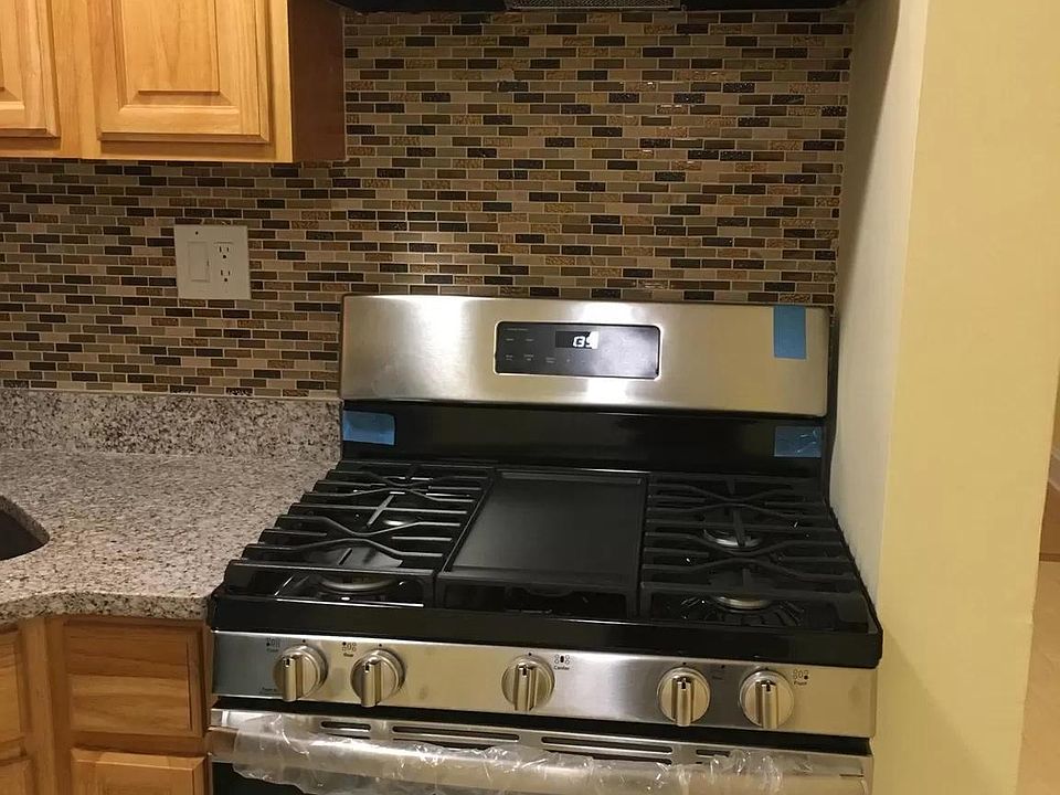 1st image of 2723 Throop Ave Floor 1