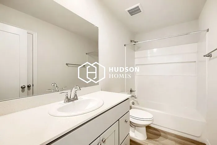 414 Rose Ave — Photo 10