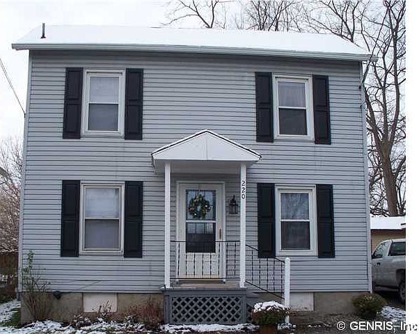 1st image of 220 Pleasant St