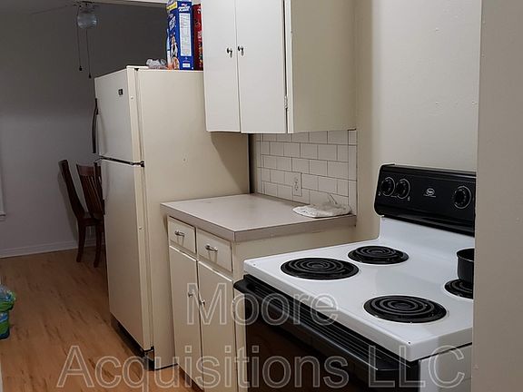 4th image of 1308 N Travis St