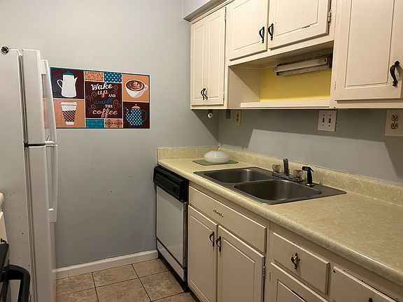 3rd image of 400 William Hilton Pkwy APT 18