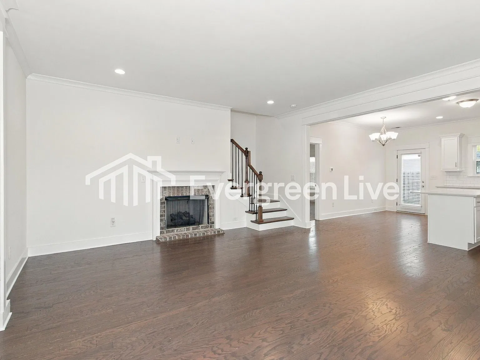 3 bed, 2.5 bath, 1833 sqft, $1,895 — Photo 2