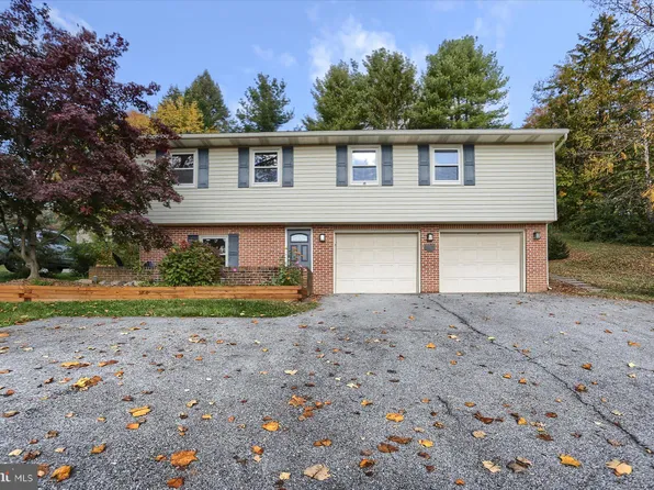 218 N Charlotte St, Manheim, PA 17545
