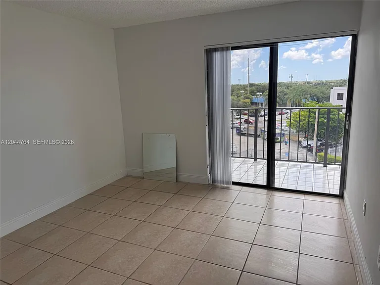 1820 W 53rd St #517 — Photo 3