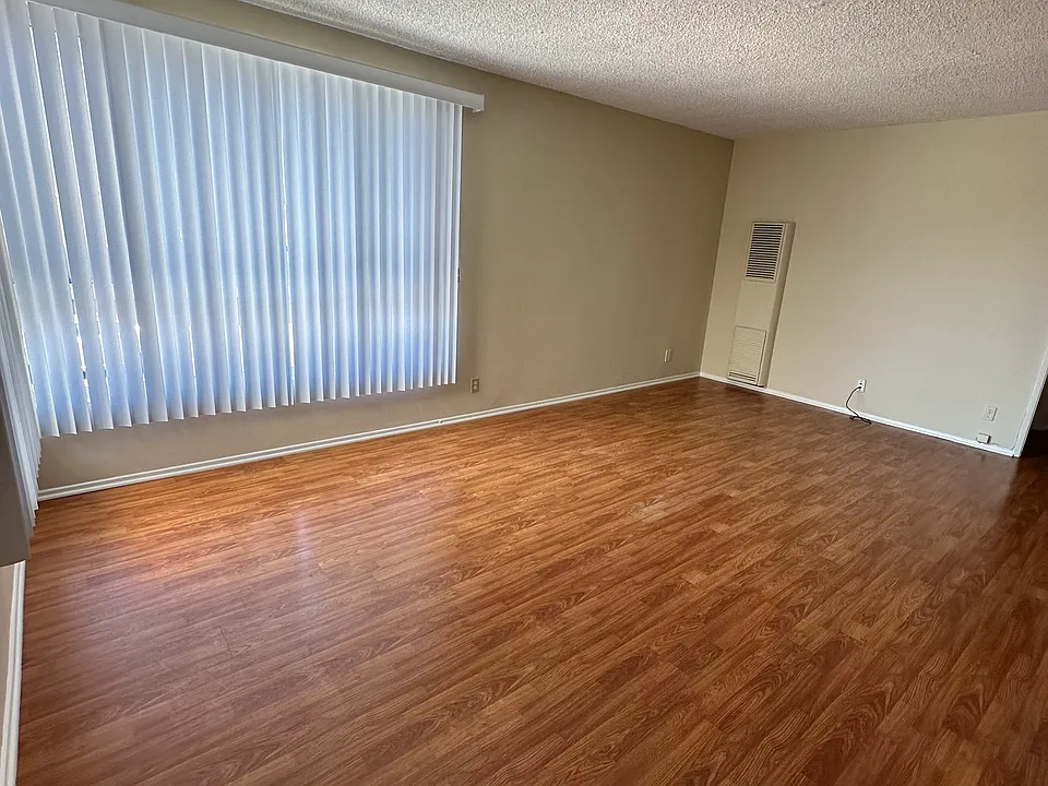 1156 N Cahuenga Blvd
