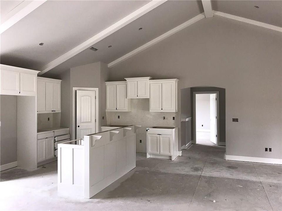 2nd image of 520 Trieste Dr
