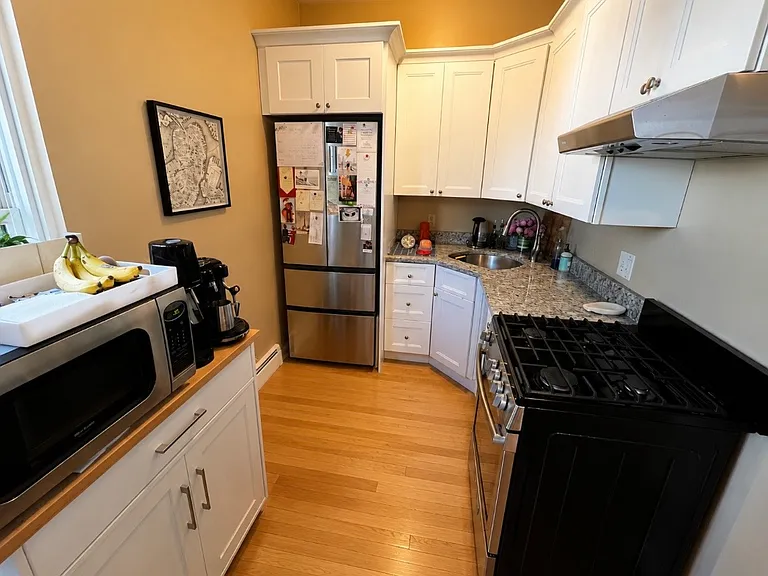 483 E 6th St #2 — Photo 4