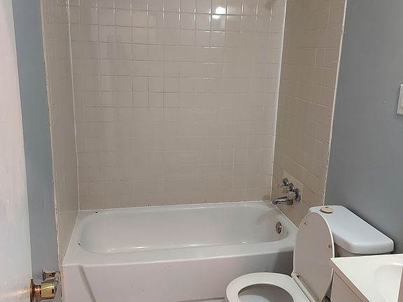5th image of 1378 South Ave