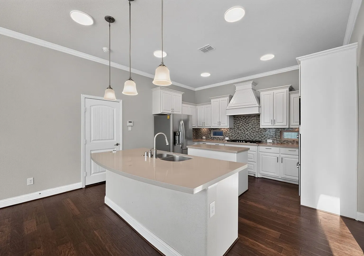 Luxury 4BR Hone Parkside | Coppell ISD — Photo 2