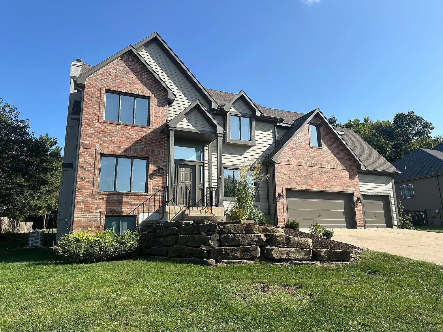 4 bed, 3.5 bath, 3000 sqft, $2,980 — Photo 1