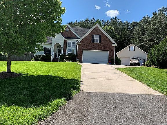 2nd image of 811 Vine Wood Ct
