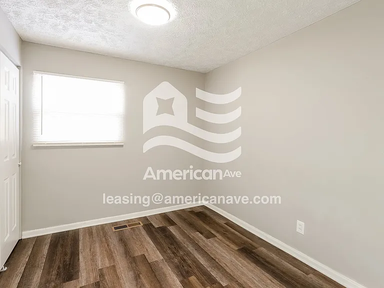 1335767_013_wm_-_bedroom_13381239.jpg