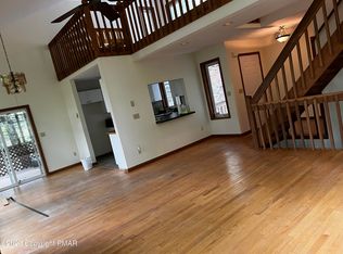 5058 Woodbridge Dr E, Bushkill, PA 18324