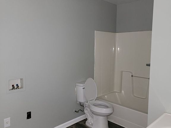 5th image of 141 Keyport Ct #155