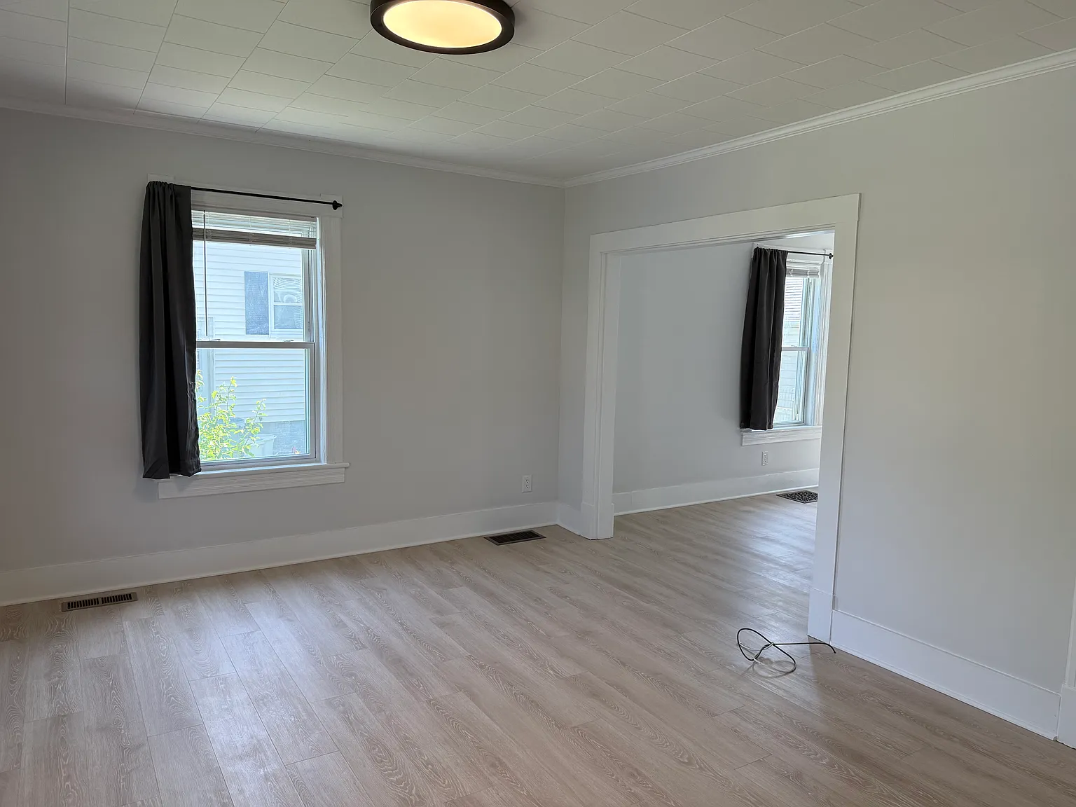 3 bed, 1400 sqft, $2,700 — Photo 3