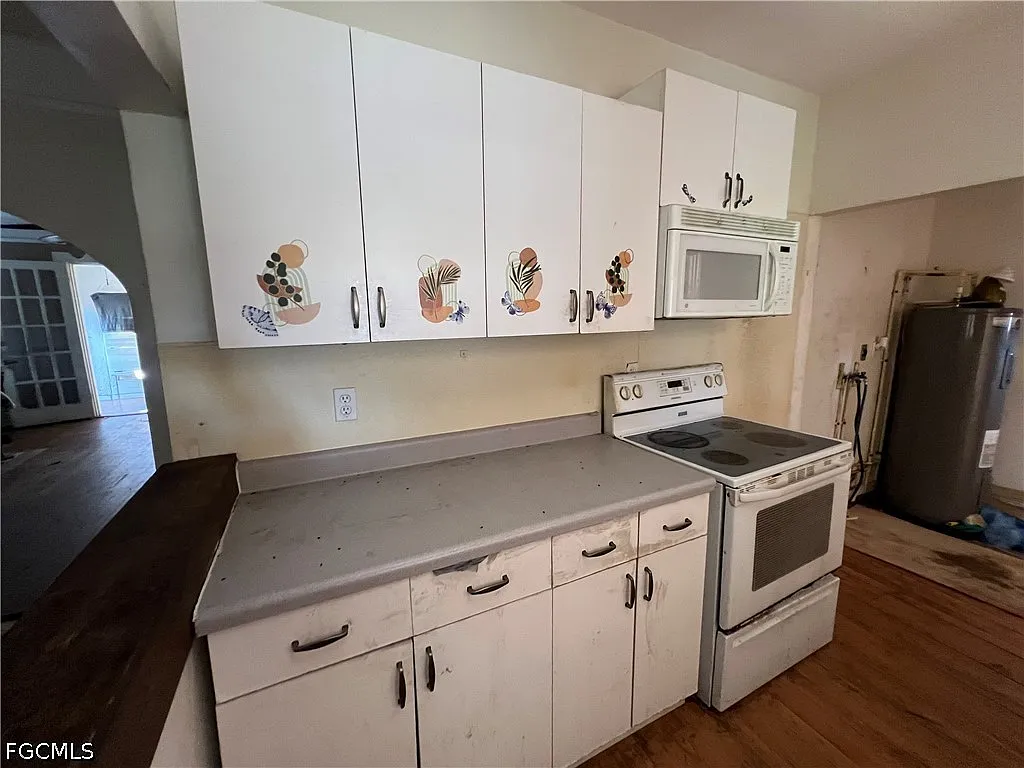 3 bed, 1.0 bath, 976 sqft, $1,200 — Photo 4