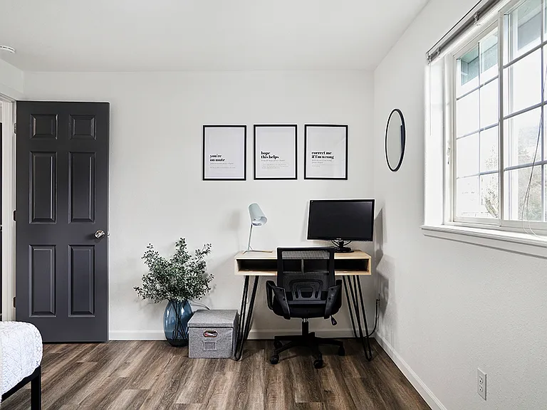 221 NE Steiger St #221 — Photo 13