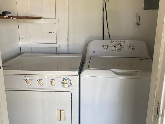 3rd image of 3140 Crestwood Dr