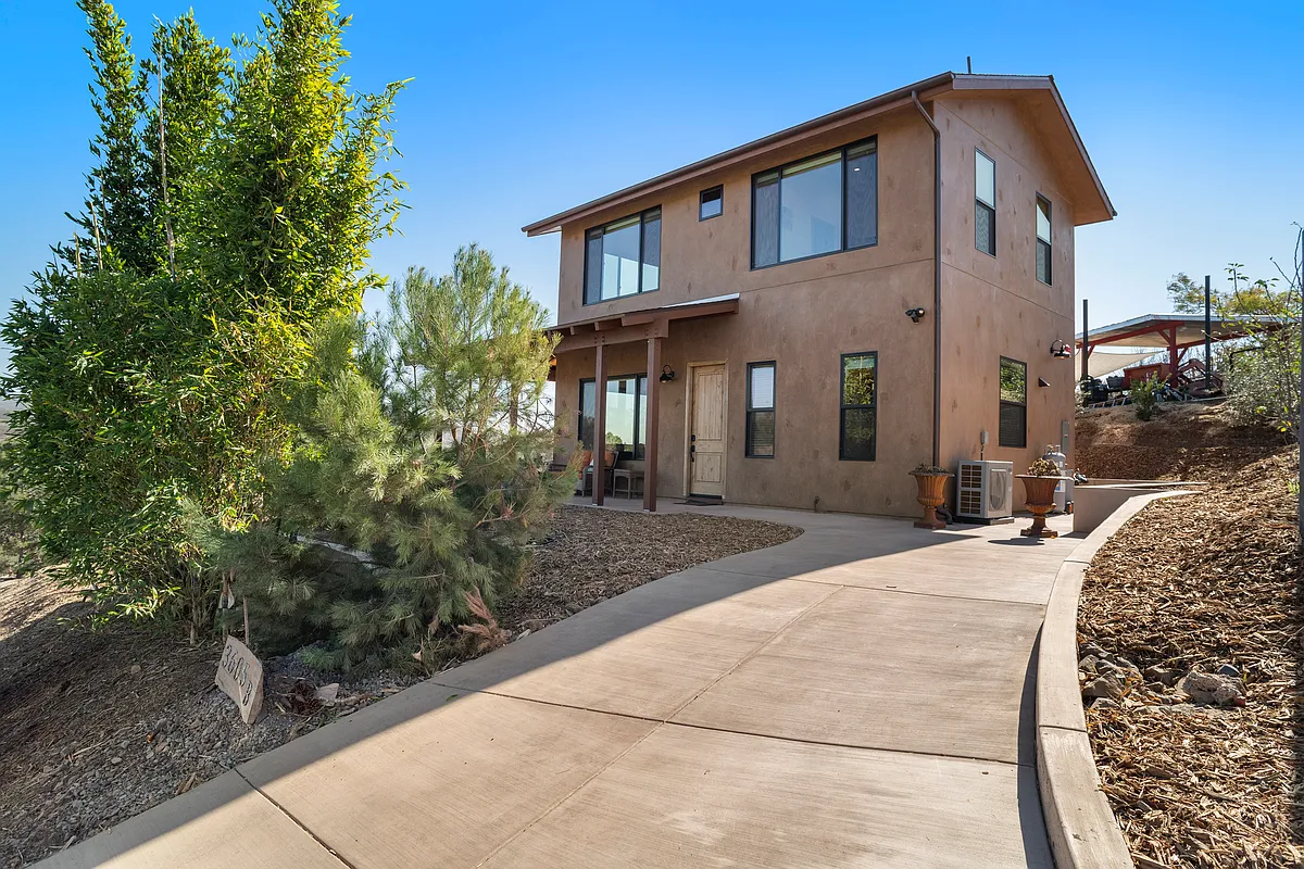 Building Photo - 3605 1/2 Fortuna Ranch Rd