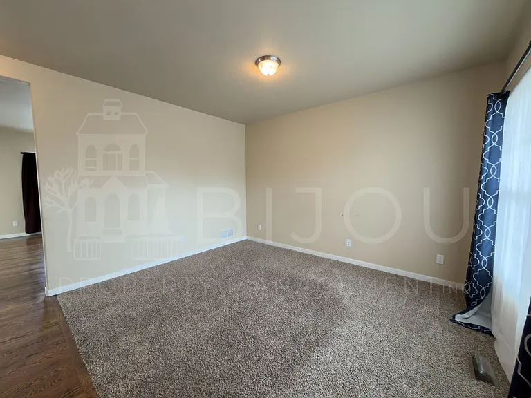 7356 Big Prairie Ct — Photo 2