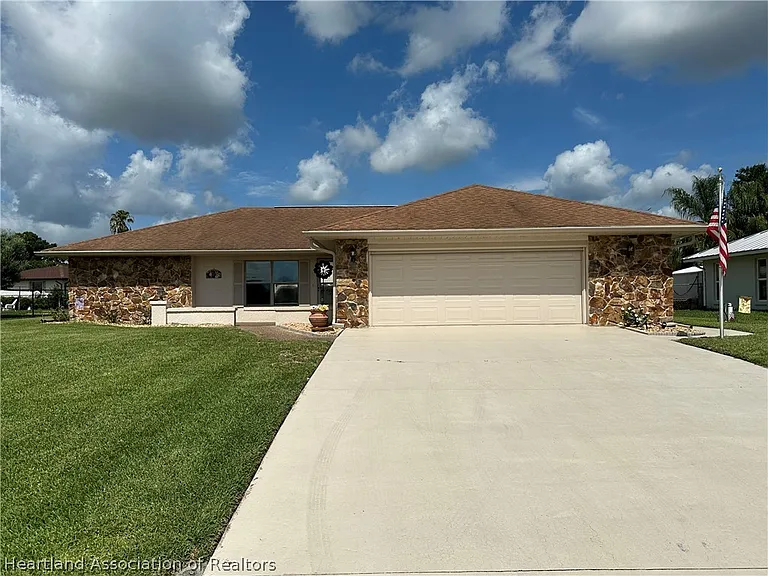 1611 Prospect St — Photo 1
