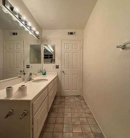 719 W Avenue Q10 — Photo 19