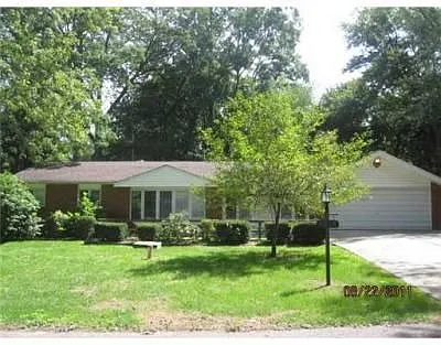 4019 Calumet St photo 1