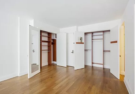 4th image of 211 E 51st St APT 4G