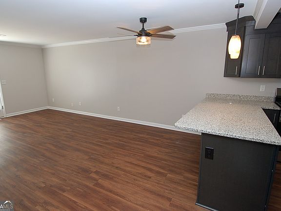 5th image of 223 Triple Oaks Dr