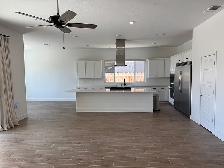 525 E Riverway Ave — Photo 9