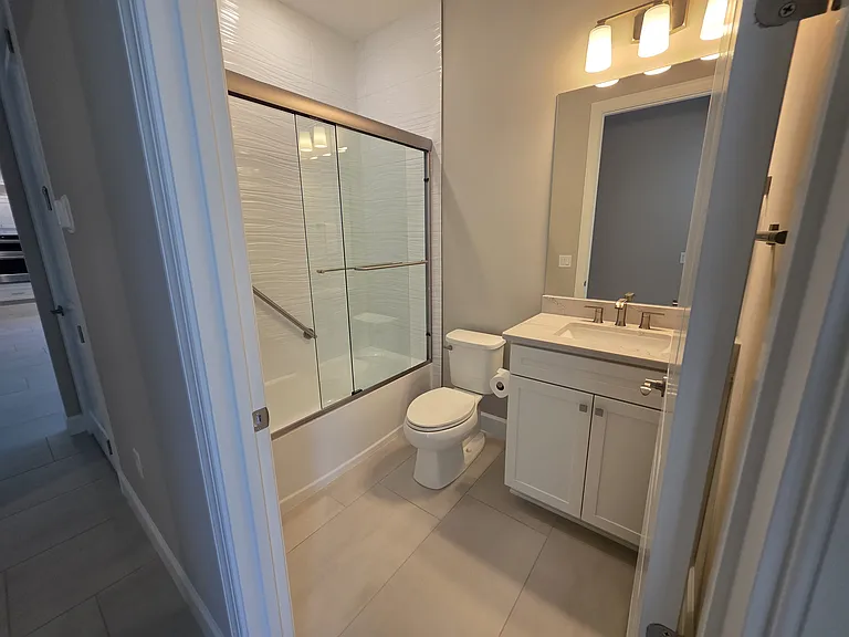 2nd guest room full bath