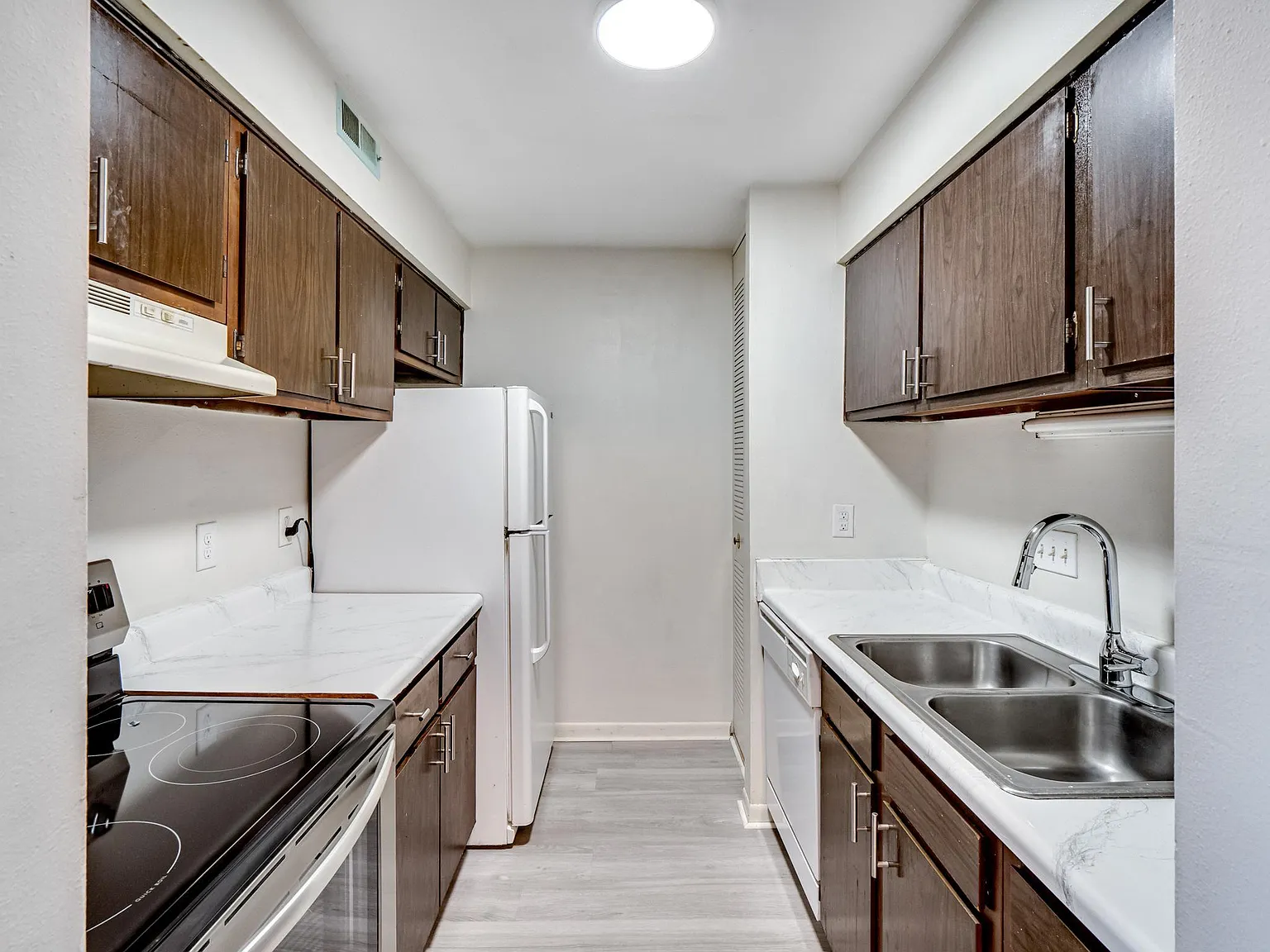 1 bed, 650 sqft, $1,050 — Photo 3