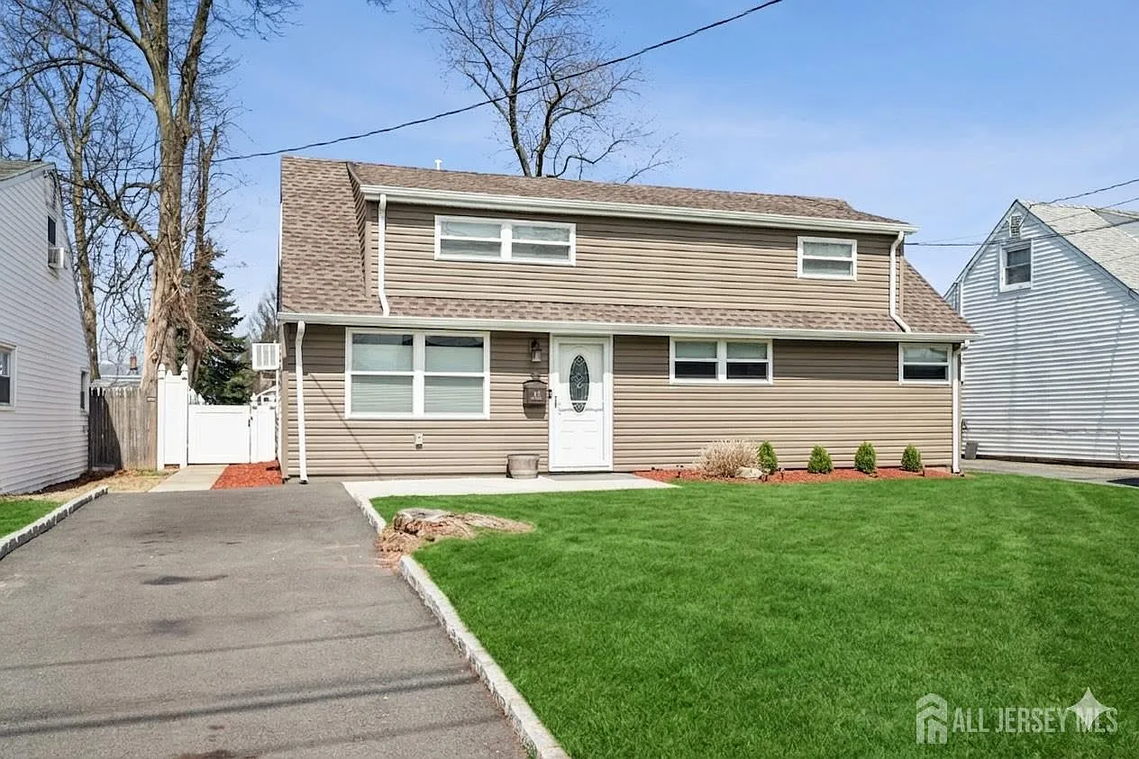 441 Remsen Ave photo 1
