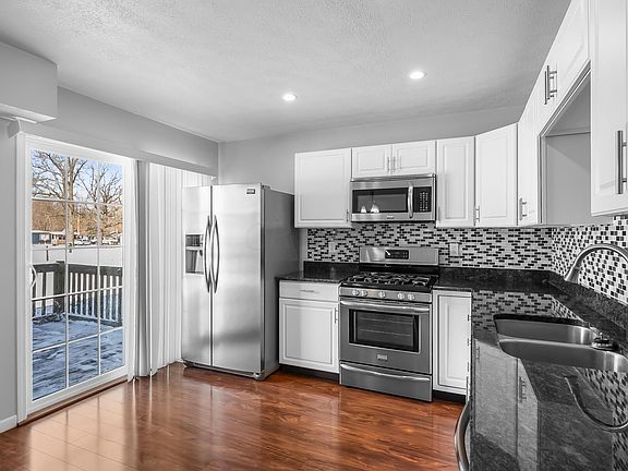5th image of 979 Underwood South Dr