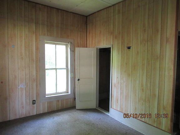 3rd image of 609 S Railroad St