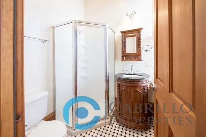 Studio, 1.0 bath, 350 sqft, $1,800 — Photo 3