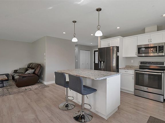 3rd image of 3965 Leeming Rd